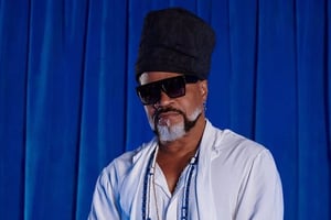 Carlinhos Brown se apresenta na volta do programa Bem Brasil na TV Cultura