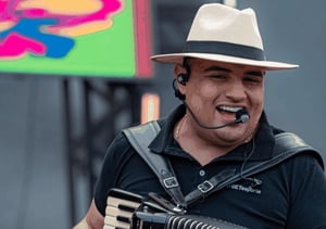 Tarcísio do Acordeon comenta o sucesso de “Voltável”
