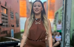 Vivi Alves estreia "Forró na Viela", seu primeiro audiovisual com identidade e emoção